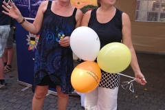2018-07-11_Luftballonaktion-am-Infostand-der-Elterngruppe